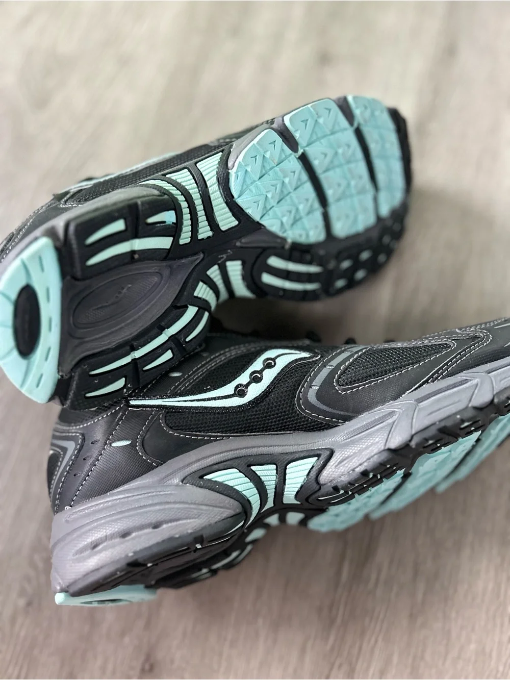 Saucony Prestige TR classic comfy lace-up cushioned athletic shoes